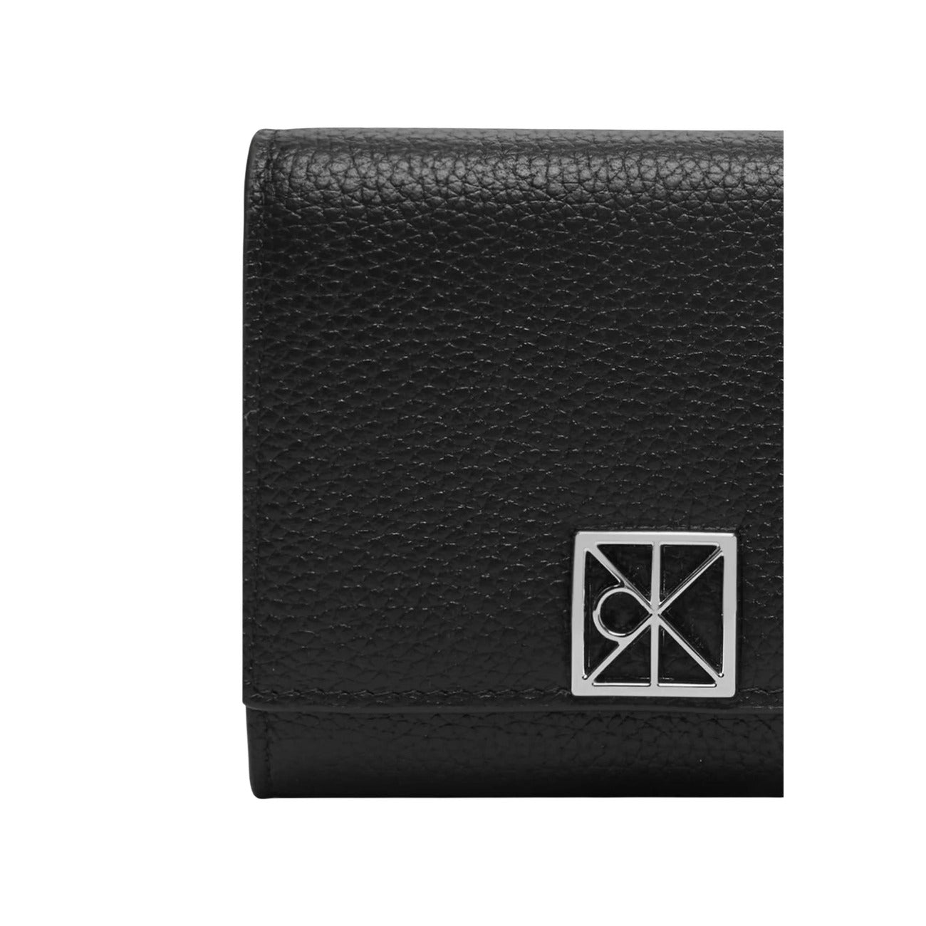 Calvin Klein women's wallet EMBLEM HW PEBBLE TRIFOLD W/ZIP, black