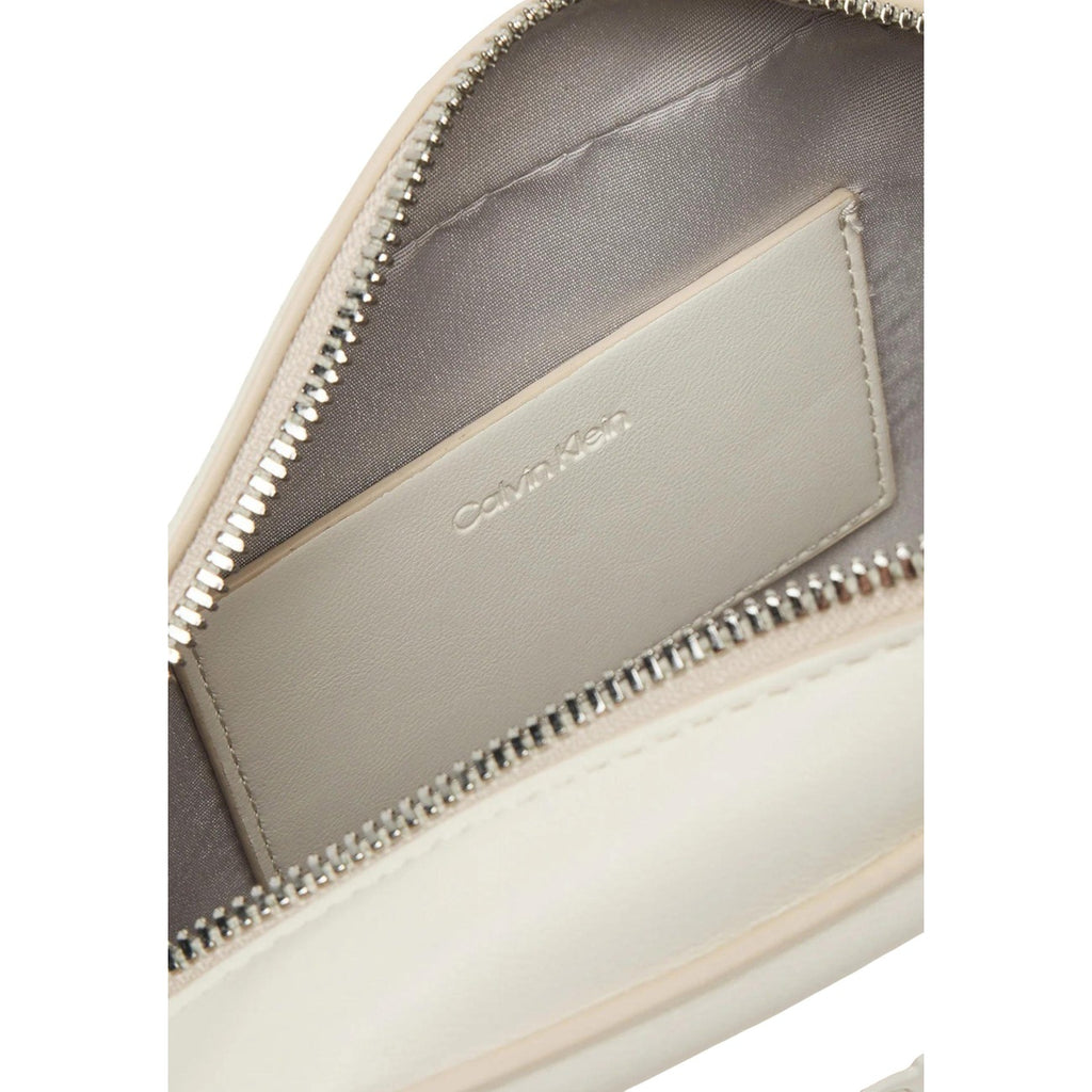 Calvin Klein Tasche BOLD CK CAMERA BAG (weiß)