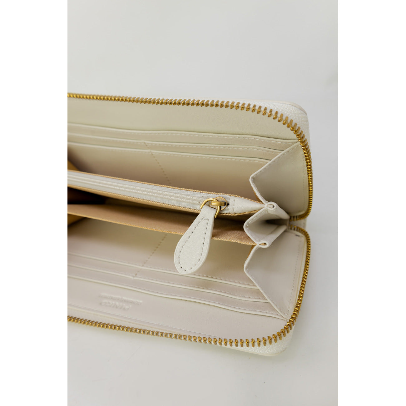 Pinko women's wallet, beige